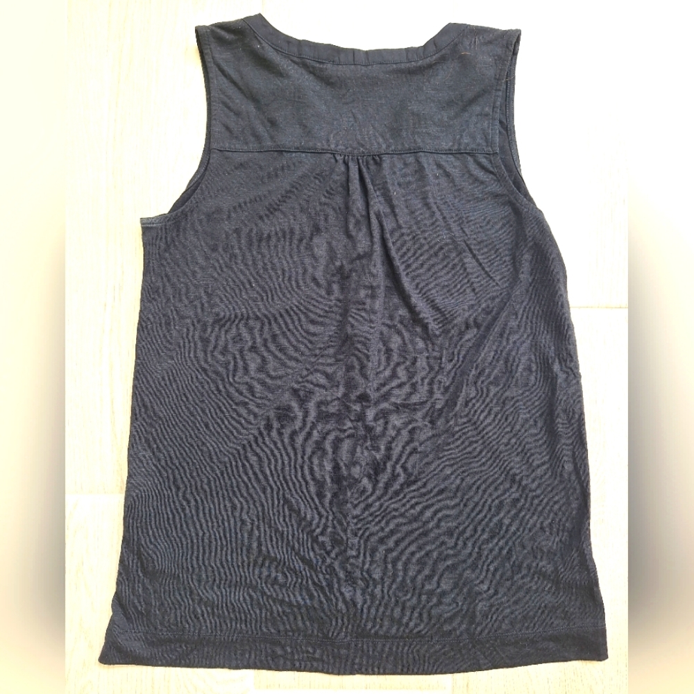 White House Black Market Black sleeveless V-neck button front shirt - size small - Picture 8 of 9
